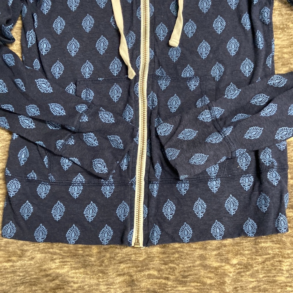 Aeropostale Women’s Zip up Hoodie. Size S. Navy with lighter blue patterns - Picture 6 of 9